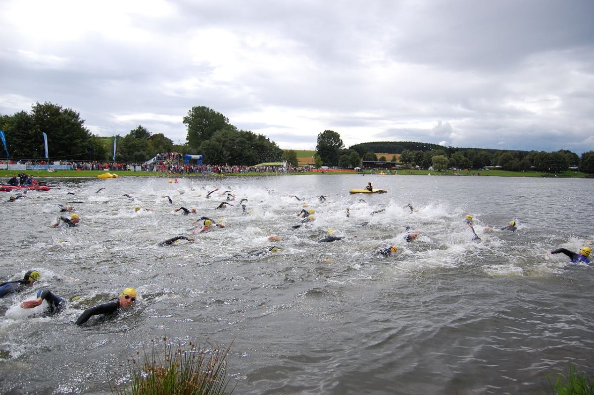 Weiswampach triathlon 2007 men swimming start