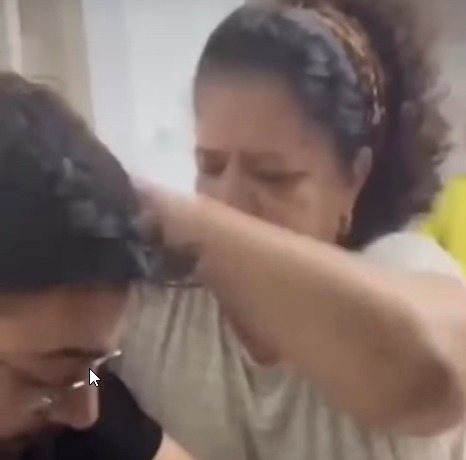 מתוך הסרטון בו מנעה מהאזרח להיכנס