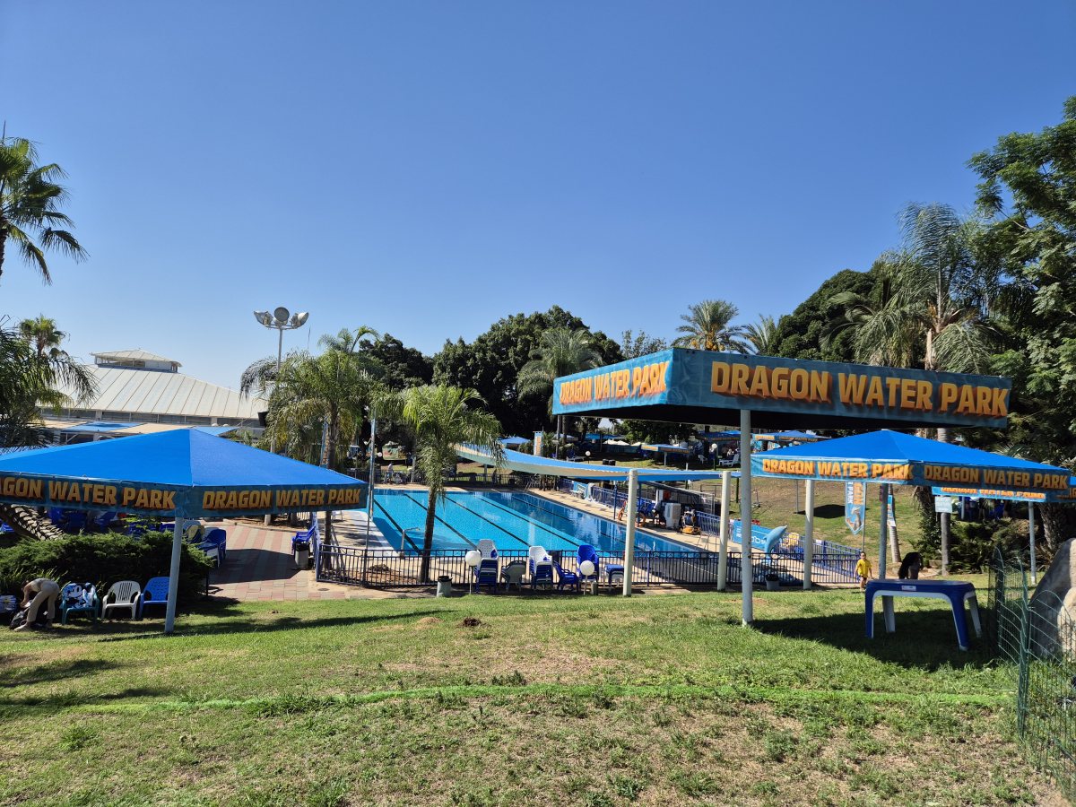 הבריכה במתחם 