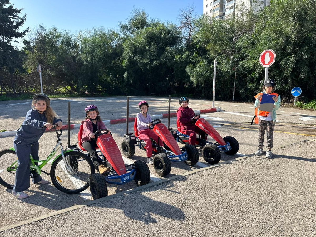 המרכז לבטיחות בדרכים בת-ים, בי"ס יגאל אלון