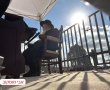 דרמטי: האדמו"ר מגור בראשות אלפי חסידים בעצרת מחאה מול כלא 10 (וידאו)