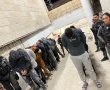 תיעוד: 'מסדר' של 21 שב"חים שנעצרו באתר בנייה בירושלים