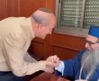 צפו: עם היועץ החרדי - ראש העיר ד"ר לסרי הגיע להתברך מרבי יאשיהו פינטו (וידאו)