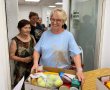 לקראת ראש השנה: מאות מדיירי בתי גיל הזהב בחולון ובבת ים קיבלו סלי חג
