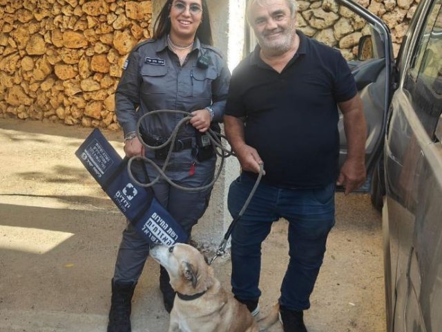 מוטי עמר מנהל סניף ידידים בת ים ושיר סימן טוב מעירייה (דוברות ידידים)