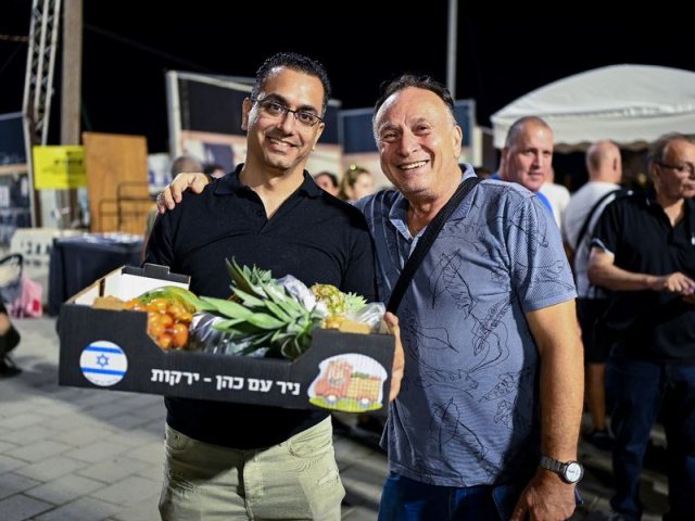 שוק "כחול לבן" בבת ים