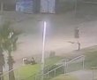 גניבת טלפונים בחוף הים בראשון לציון: נתין זר מאריתראה נעצר לאחר מעקב סמוי. צפו בווידאו כך הוא פעל. 