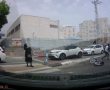 כמעט תאונה במרכז רובע ז': רוכב האופניים כמעט ונכנס ברכב (וידאו)