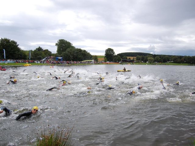 Weiswampach triathlon 2007 men swimming start