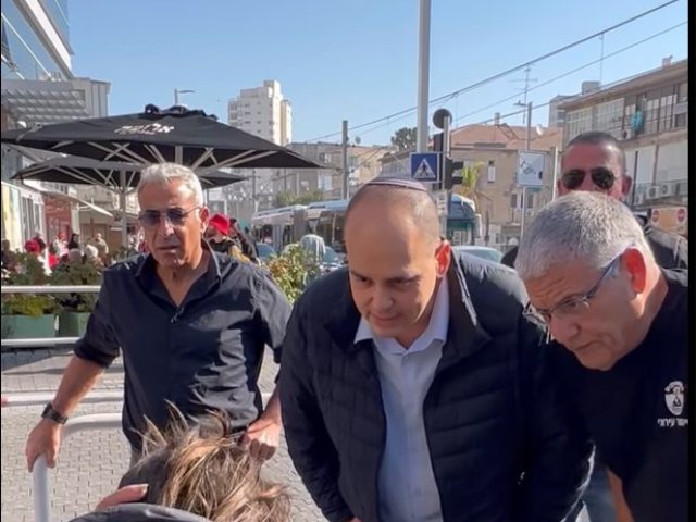 עמוד הפייסבוק של צביקה ברוט